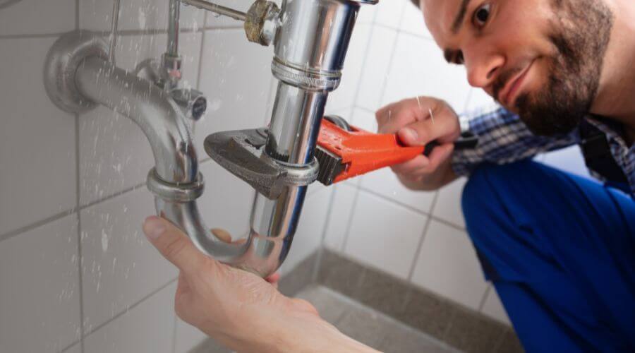 Expert burst pipe repair services in Cowgill, MO